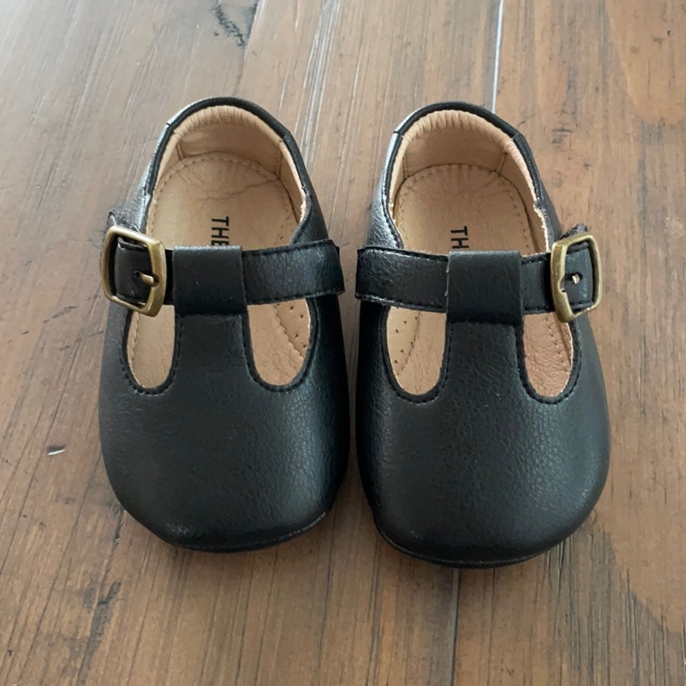Thee Bron baby velcro sandals, black size 5